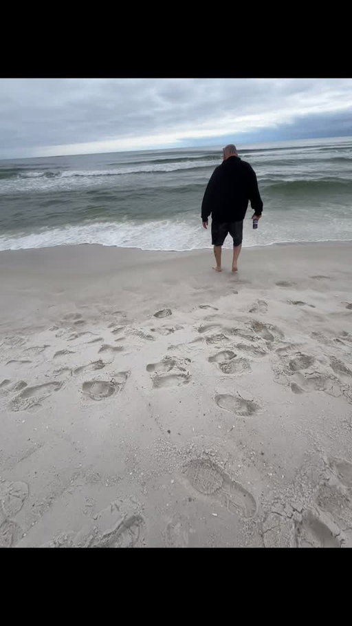 Freezing this morning @visitpensacolabeach but sunshine is on its way☀️