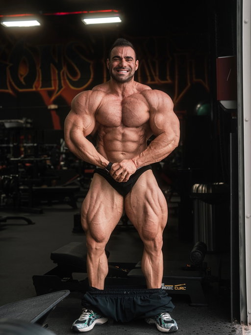 19 days out @arnoldsports
🇧🇷🇺🇸

@the_dragons_lair 

📸 @luccas.martins