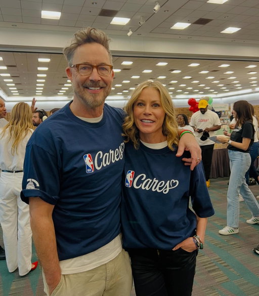 What a great weekend celebrating the @nbaallstar weekend with old friends and new. Doing service with  @baby2baby and @nbacares was fantastic! Thanks @baby2baby and @huggies for the Maternal Health & Newborn Supply Kits. Amazing to see so so many basic necessities getting packed up by our volunteers, including @giannis_an34 @jasoncollins_98 @lizzobeeating (and my nephew Will!!)

Thank you Kawhi for giving us so much to cheer about.  Now, back to our new national obsession, @usa_curl and @worldcurling