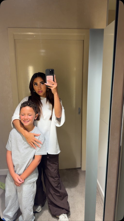 Playing hooky with my favorite human 🤫 @fashionnova 

🔎 
Lowkey Windbreaker Sherpa Pant Set - Chocolate
Sara Short Sleeve Oversized Top - White