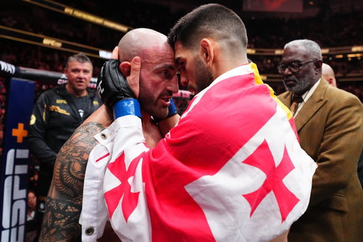 It’s been two years since I shared the octagon with a legend like @alexvolkanovski 
One of the most memorable nights of my life, and a moment I will always carry with me.
-
Ya han pasado dos años desde que compartí el octágono con una leyenda como @alexvolkanovski 
Una de las noches más memorables de mi vida, que siempre llevaré conmigo.