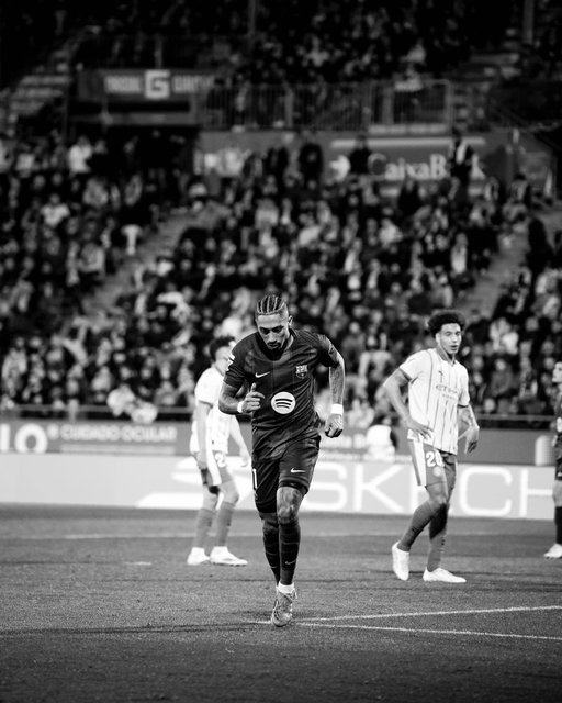 Bueno, tenemos muchas cosas que mejorar, pero no solo nosotros. Es muy complicado cuando las normas son diferentes si va en tu favor o en contra, pero si tenemos que jugar contra todos, para ganar, no pasa nada… Lo vamos hacer
Visca el barça sempre 🔵🔴