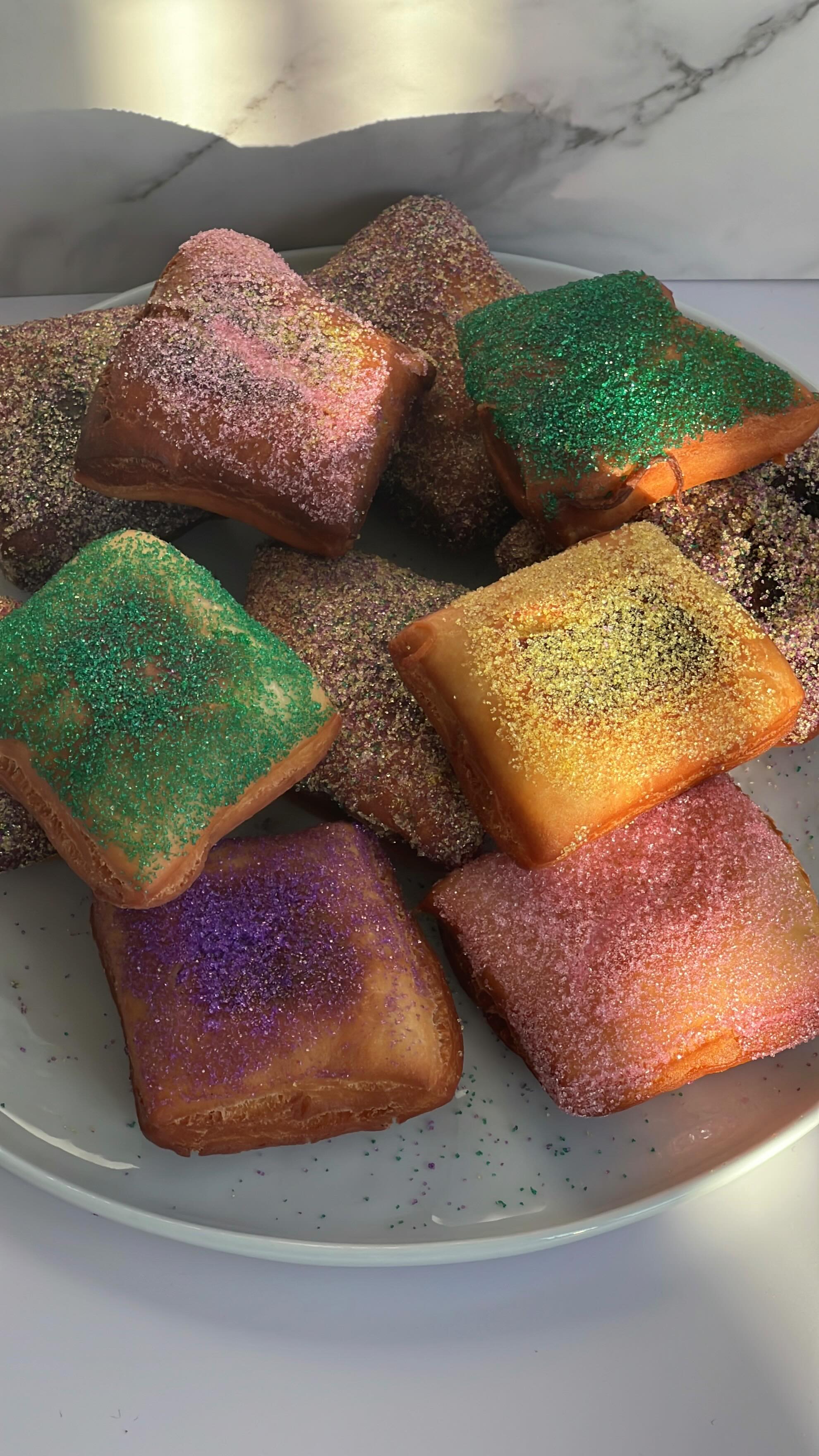 Mardi Gras rule #1: cover it in powdered sugar. 
Rule #2: call it a beignet. 💜💛💚