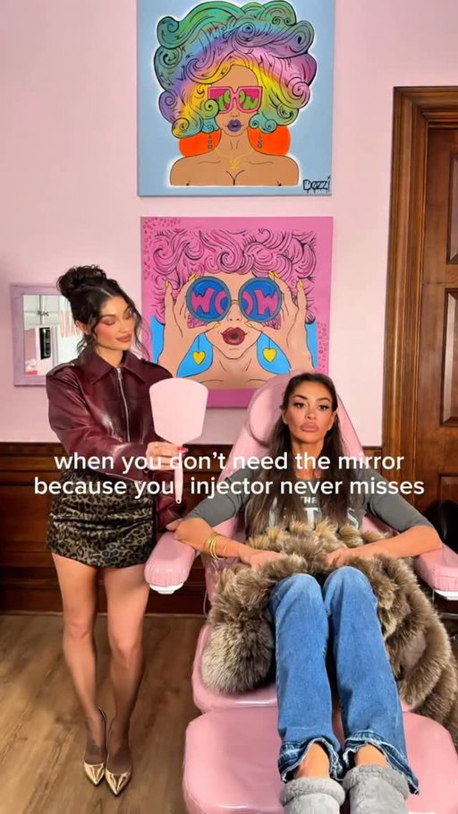 🤣🙏🏼The best feeling is when she already knows it’s perfect.
•••

#teammcgraw #rhori #realhousewives #botox #medspa