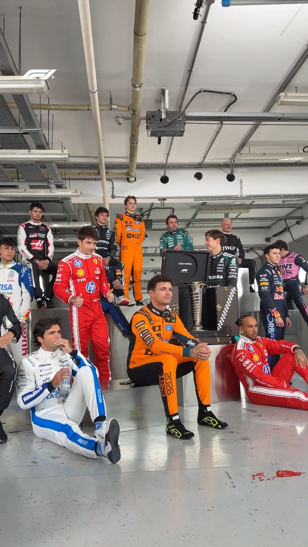 Getting the band back together... with a few extra faces!

Assembling all 22 drivers for a photoshoot is no easy task 😅

#F1 #Formula1 #F1Testing