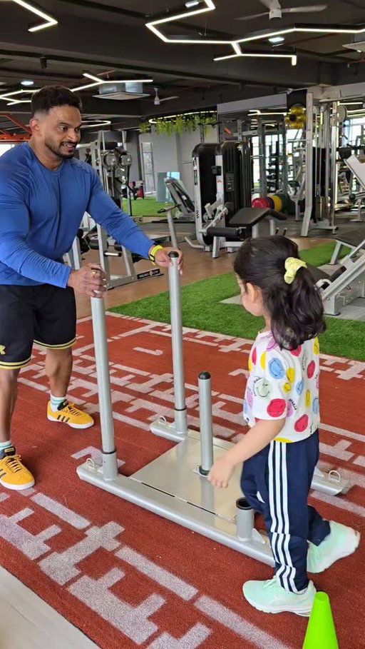 Daddy's girl 💕🎀 

#fatherlove #daughter #workout
