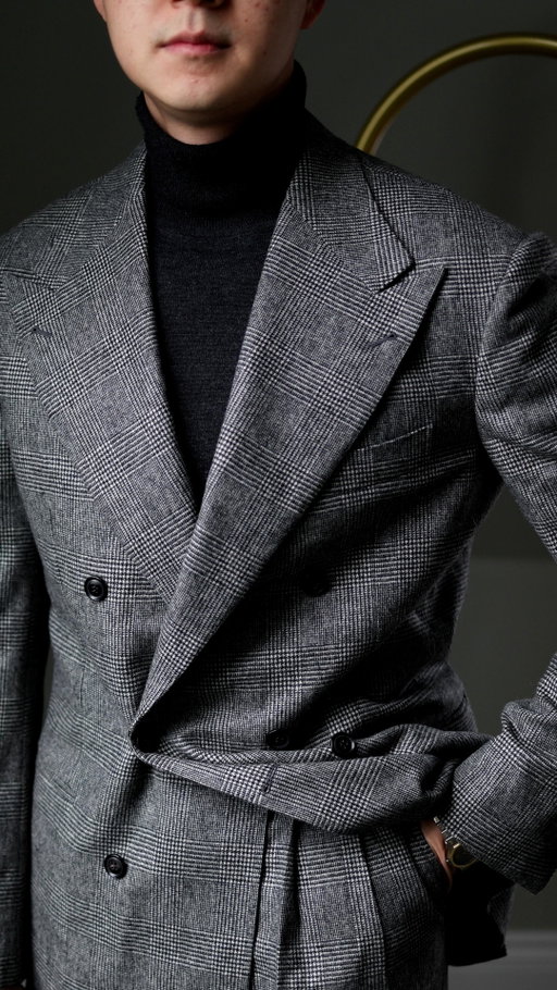 Come and unbox my new @sartoria_raffaniello MTM suit with me!

Several things after editing:
1. I didn’t press or steam the suit, I literally just took it out of the box but should do it in the future to get a better representation of what it looks like.
2. I find the jacket length a bit long despite the reduced shorter length, I have to wear it more before determining if I should alter the length even more (yes you can shorten your jackets!)
3. This fabric slaps and the lapel shape is everything I hoped for. 

#Menswear #Raffaniello #GlenCheck