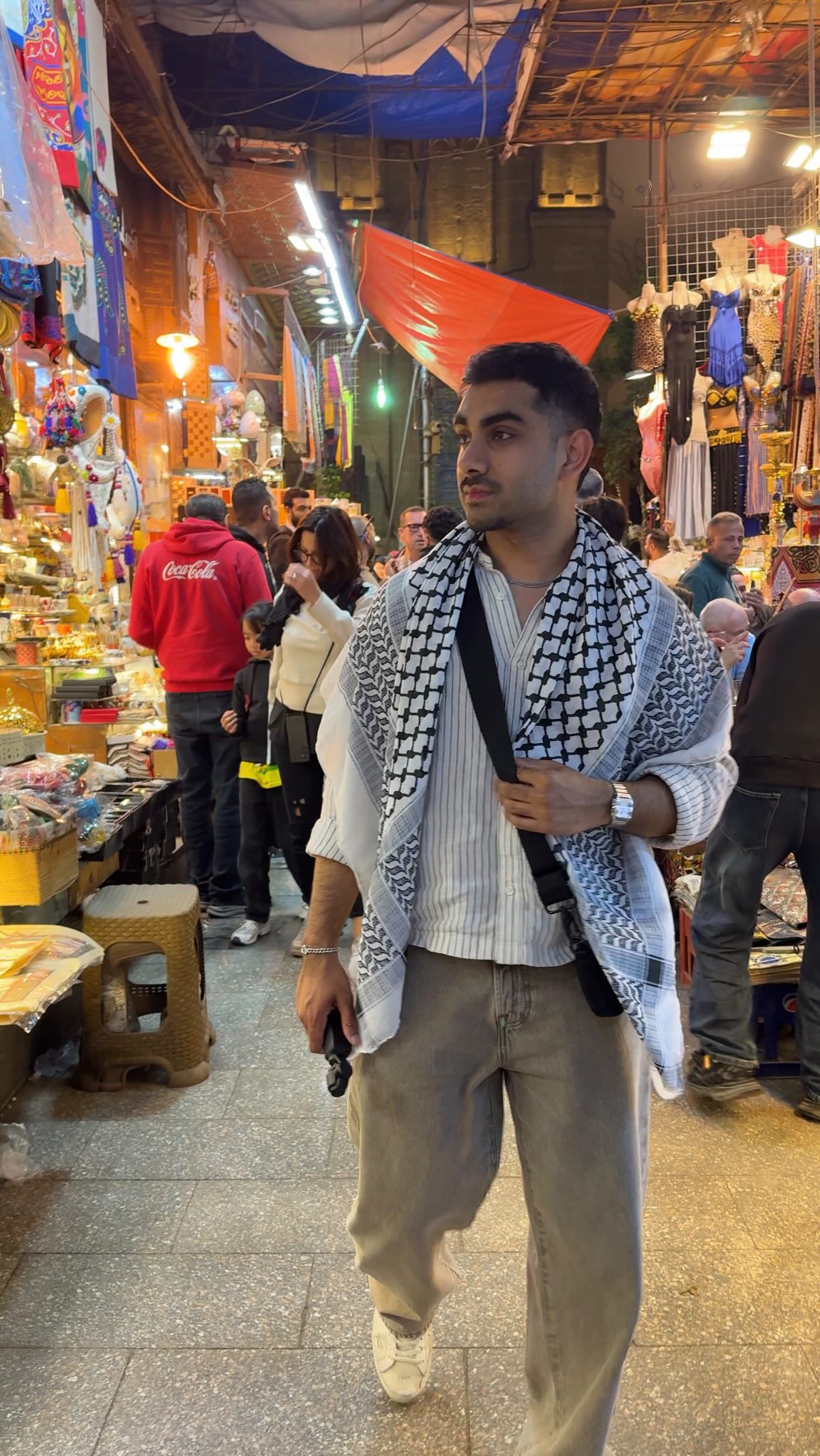 Ramadan isn’t about feeding the body, it’s about feeding the soul ☪️
Humankind cannot gain anything without first giving something in return. To my non-Muslims, I hope this helps you understand why we fast, Ramadan Mubarak and Ramadan Kareem to those observing

#ramadan #muslim #islam