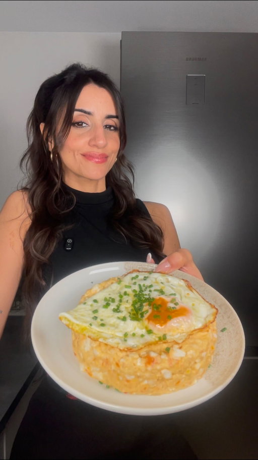 Ensaladilla de gambas al ajillo con huevos fritos 🦐🍳

¡No sabéis lo rica que está! Creo que es la mejor combinación que existe 😍
Probadla y decidme que os parece.

🗒️ INGREDIENTES: (cantidades al gusto)
-4 patatas
-2 zanahorias 
-4 huevos hervidos 
-Huevos fritos al gusto
-20 gambas (pelar y reservar las cabezas)
-4 dientes de ajo
-2 guindillas pequeñas
Para la mayonesa
-1 huevo
-150ml de aceite 
-El aceite de hacer las cabezas de las gambas 
-Sal

👩🏽‍🍳 PREPARACIÓN:
-Te dejo el paso a paso en el video 🥰

#recetascaseras #cocinaespañola #ensaladilla #gambas #huevo