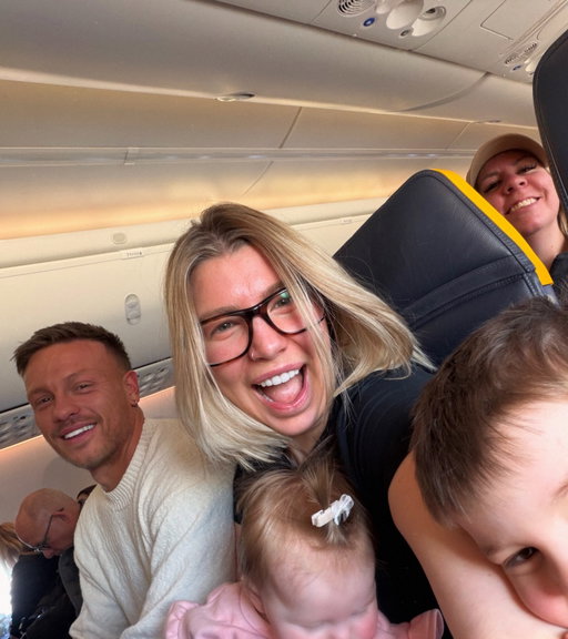 A few weeks ago Alex & I packed up the family in 24 hours (we also crashed my besties holiday with her dad 😂) on a last minute trip to Spain & it turned out to be one of the best weeks. We needed it ✨♥️