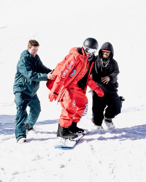 @snoopdogg skiing was cool n all but u know me n @shaunwhite haddddd to get him on a snowboard after we saw that…Shouts to @burton for kitting Snoop up. 🫡

📸: @blattphoto