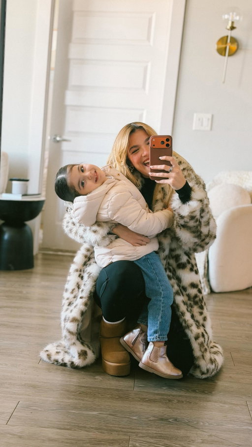 No soy la mamá perfecta pero ver a mi hija adorando al señor me hace darme cuenta que voy por el camino correcto💛🙌🏼