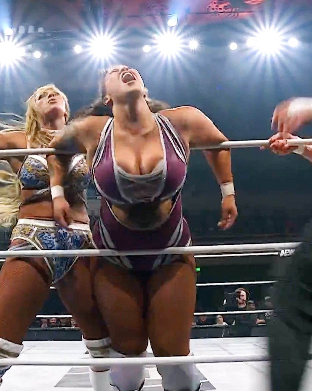 @TheMeganBayne and @MarinaShafir are brutalizing the TBS Champion!

#AEWDynamite is LIVE on TBS & HBO MAX!