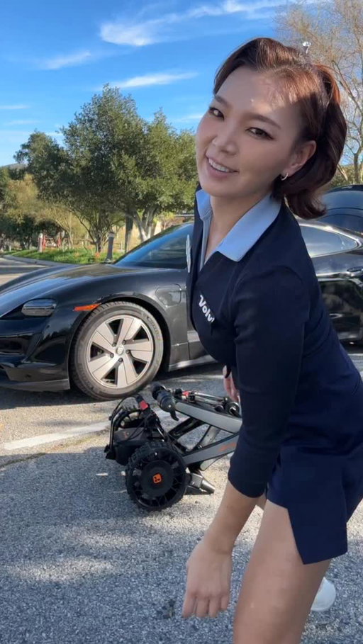 My favorite find from the PGA Show. Seriously… how does HelloCaddy ME follow so well? I know it’s AI-based, but it’s apparently a VERY smart one. 

I don’t have to think about it at all while I’m playing. No pushing. No remote. No distractions. 

And now they added a cooler bag?? It’s a must-have 😂👍 Nice move. 

Oh and that 360° camera I saw at the show? It’s pretty insane. I’ll show you as soon as it’s ready 👀

By the way, it’s currently on sale 👀 If you’ve been curious, this might be the time. Take a look here:
🔗 https://www.hellocaddy.net/products/hellocaddy-me

PGA 쇼에서 제가 가장 마음에 들었던 제품이에요. 진짜… 헬로캐디 ME는 왜 이렇게 잘 따라다니는 거죠? AI 기반인 건 아는데, 진짜 엄청 똑똑한 AI 인가봐요. 
플레이를 편하게 만들어줘요! 알아서 따라오고, 리모컨으로 운전 안해도 되고, 골프게임에 온전히 집중할수있어서 넘 좋아요! 

그리고 이번엔 쿨러까지 추가됐더라고요?? 이건 코스에서 필수템이죠 😂👍 

아, 그리고 쇼에서 봤던 360° 카메라는 와 엄청나요.. 준비되면 바로 보여드릴게요 👀

지금 세일 중이에요 👀
궁금하셨던 분들은 이번 기회에 한 번 구경해보세요! 여기서 확인하실 수 있어요:
🔗 https://www.hellocaddy.net/products/hellocaddy-me

#헬로캐디 #골프 #golf #HelloCaddy #electricgolfcart