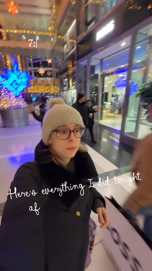 Some days I come home from work and work some more. But some days look just like this one 🧼🧹👊

There is my Christmas tree in this video because I have been avoiding to post it thinking its not good enough but these feeling are out of the door! 🚪🤗