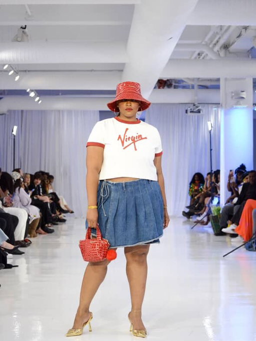 Let’s light up these post. Love what you do, do what you love! SEPT NYFW 25’ feeling all the nostalgia vibes with the headphones on in store as a young girl✨ 

Big thanks @iamqueennaomi_ 
Production: @nyfwcurve @sfwrunway
Designer: @itslolanewyork @tigrisnewyork
Model Coach @bstyledbydarrell 
Photographer: @yukinybk 
Makeup: @kristiynah