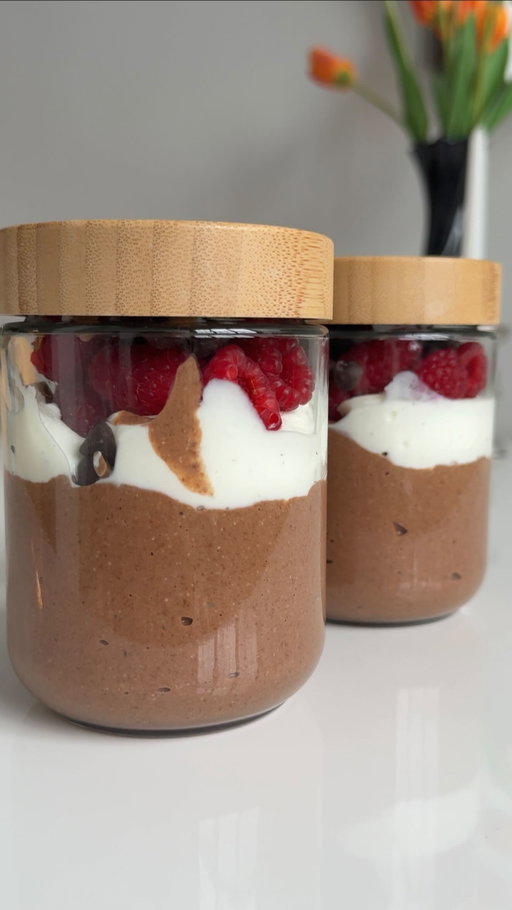 Chocolate blended chia pudding >>>> 

Ingredients
1/2 cup chia seeds
2 scoops chocolate protein powder 
2 tbsp chocolate pb fit 
1 tbsp unsweetened cocoa powder
1 1/2 cups unsweetened vanilla almond milk
maple syrup (or any sweetener of choice)
Toppings: yogurt and raspberries

Instructions:
1. Add all ingredients to a high speed blender, blend until it starts to thicken into a pudding like texture. This may take some time!
2 Evenly distribute amongst 3 glass jars then top with yogurt and raspberries, store in the fridge for up to 4 days. 

#healthyrecipes #highprotein #mealprep #chiaseed #healthybreakfast