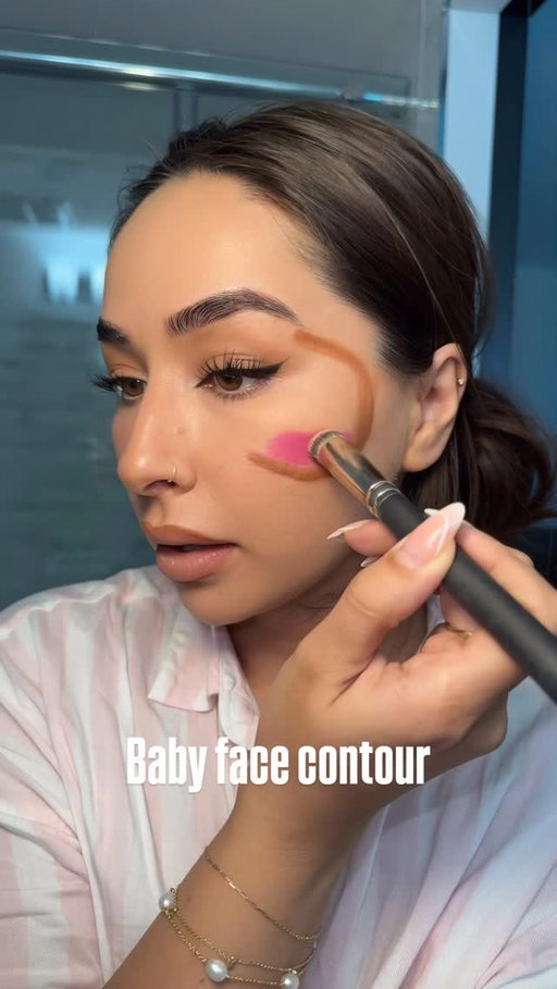 This will make you look younger INSTANTLY #babyface #contourhack #contour

@maccosmeticscanada @maccosmetics @hauslabs @nyxcosmetics