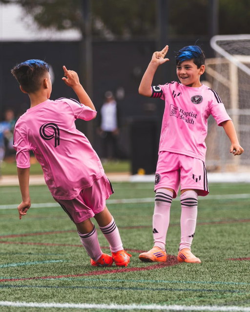 🩷🥹 𝑻𝒉𝒊𝒔 𝒑𝒊𝒄𝒕𝒖𝒓𝒆 𝒘𝒊𝒍𝒍 𝒃𝒆 𝒊𝒄𝒐𝒏𝒊𝒄… Ciro Messi and Lauti Suarez doing 𝐏𝐢𝐬𝐭𝐨𝐥𝐞𝐫𝐨 celebration! 🔫 

…the genes of Leo and Luisito 𝒄𝒐𝒐𝒌𝒆𝒅 here 🥶🧬