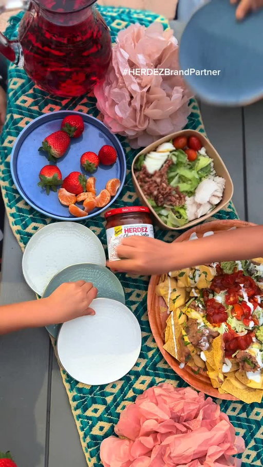 #HERDEZBrandPartner No matter the occasion, @herdezbrand Chunky salsa is 
something we love having around! 

From appetizers, full dinners and even snack time you’ll never go wrong, this as a star and in my home? Yes!  Now pass them chips I want more salsa. Get HERDEZ® Chunky Salsa at your local Walmart or Walmart.com
