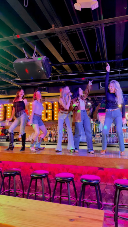 nashville, do we serve water in this bar… 🍺

somebody call the 113 as your girls had a little fun of their own in between filming 🔥

#coyoteugly #cantfightthemoonlight #911nashville @911nashville 🤍

big thank you @coyoteuglysaloonnash for having us and to the badass ladies for teaching us some moves!