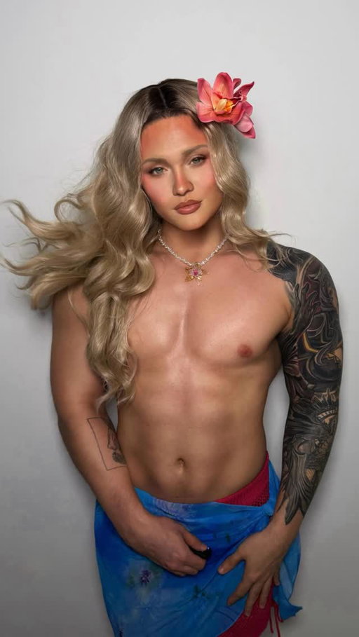 NEVER ENDING MIDNIGHT SUNNN 🗣️🗣️🗣️
im dying my hair soon but im still trying to figure out what hair color if u have any suggestions lmk 😎
products used: 
@hudabeauty easy blur foundation, easy bake setting powder 
@rarebeauty liquid blush 
@colourpopcosmetics crème gel liner white and black, fade into hue palette 
#zaralarsson #makeuptutorial #colourpop #igreels #explore
