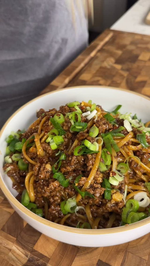 Save this ‼️ High Protein Ground Beef Mongolian Noodles 😍 (recipe 👇🏽)

Announcements:
✅ Want over 180 healthy high protein recipes with macros⁉️ Check out my digital cookbooks!😊
✅ comment “cookbook” and I’ll send you the link! 💪🏽 OR Cookbooks on my website! (Check’em out macros included!) 
✅ MY New seasonings out now! 👀 @spiceXseasoning

Macros per serving (x3 big bowls): 778 Calories |60g P | 94g C | 17g F 

Ingredients:
8 oz Linguine noodles 🍜 
1.5 lb Ground beef, 93% lean 🥩 
Salt & Pepper, to taste🧂 
6 cloves Garlic minced 🧄 
4 tsp Ginger, grated 🫚 
4 Green onions, sliced 🧅 
3 tbsp Brown sugar
1/2 cup Beef broth, low-sodium 🥣 
3 tbsp Hoisin sauce 
1/2 cup Soy sauce, low-sodium 
1 tbsp Cornstarch + 1/4 cup water 💦 
1/4 tsp Red pepper flakes (optional)
Avocado oil spray, for cooking

Enjoy 😍

If you want weekly recipes and discounts straight to your email inbox every Sunday then comment “newsletter” 😌📧 

.
.
.
.
#icekarim #healthyrecipes #easyrecipes #mealprep #quickrecipes