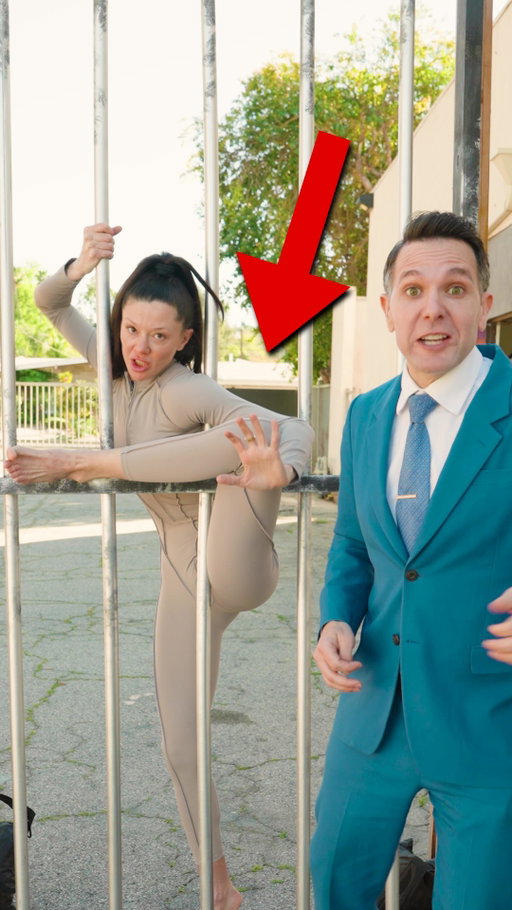 World’s Most Flexible Woman Vs Prison Bars!

#flexible #prison