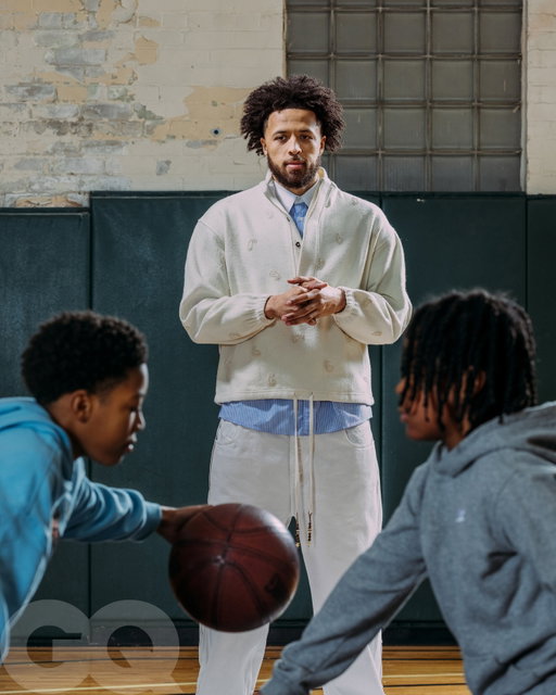GQ

Photographs by Samuel Trotter @itstrotter  Styled by Luka Sabbat @lukasabbat  Grooming by Robbin Kujus @obbinkujusmakeup  Barbering by Sebastian Jackson @sebastianwho  Braiding by Kamary Mingo @i_be_braiding  Tailoring by Sarah Lapinski  Special thanks to St. Cecilia’s Gym @ceciliaville_  Street mural art by @olayamidabls  Self-portrait art by: @hechavarriazaldivar