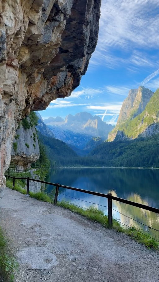 Follow @isabella.aroundtheworld for more daily travel inspiration, hikes and hidden gems! ✨

📍 Vorderer & Hinterer Gosausee

I recommend doing this hike in spring or summer on a clear day. 

- Distance: 13.2 km return

- Difficulty: Easy - Intermediate (uphill between the two lakes but other than that mostly flat

- Altitude gain: apx. 400m

- Parking: At Vorderer Gosausee (paid 24/7 since 2025, but free if you park further down the road)

If you’re going on a warm day in summer, I highly recommend going swimming once you get back from the hike to Vorderer Gosausee. The water is amazing 😍💦