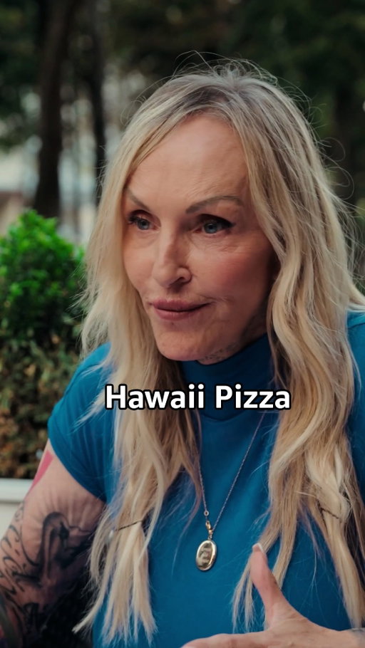"Please no the pineapple!" 🤣 🤣 I dag er der premiere på Divaer - Stærkere Sammen. 💅 👸 👸