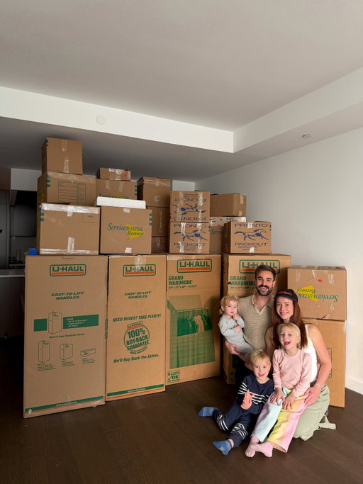 It’s official! We’re New Yorkers now!!! Thank you so much @safeshipmovingservices for bringing our home to the big city ❤️🗽
