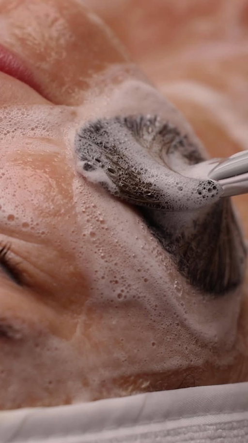 If you’re not double cleansing… what are you doing?! 🥲

Double cleansing is a two-step skincare process that ensures thorough removal of makeup, sunscreen, and impurities. Here’s how to do it:

First Cleanse (Oil-based cleanser): Use an oil-based cleanser or micellar water to dissolve makeup, sunscreen, and any oil-based impurities.

Second Cleanse (Water-based cleanser): Follow with a gentle water-based cleanser (like a gel or foam cleanser) to remove any remaining dirt, sweat, or residue, leaving your skin clean and fresh.

#makeup #skincare #dermalogica #doublecleanse