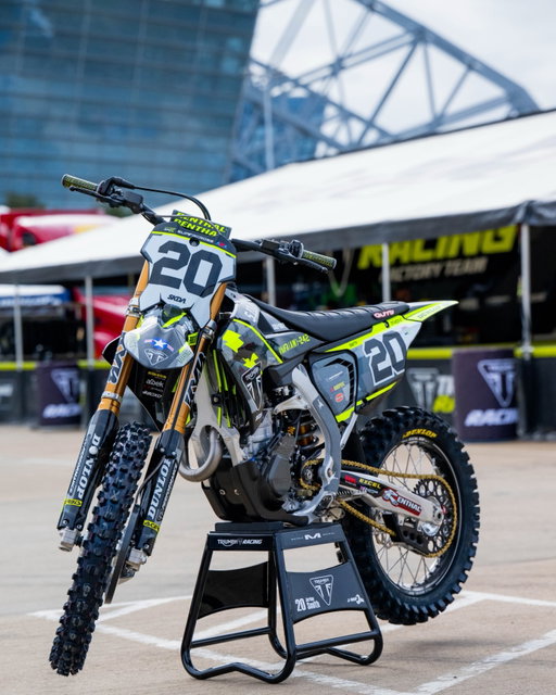A special livery for a special race 🔥 

@SKDA.Moto has us dialed in with a unique U.S. Marines kit for Military Appreciation in Arlington! 

#TriumphMotorcycles | #TriumphRacing | #ForTheRide | #Supercross