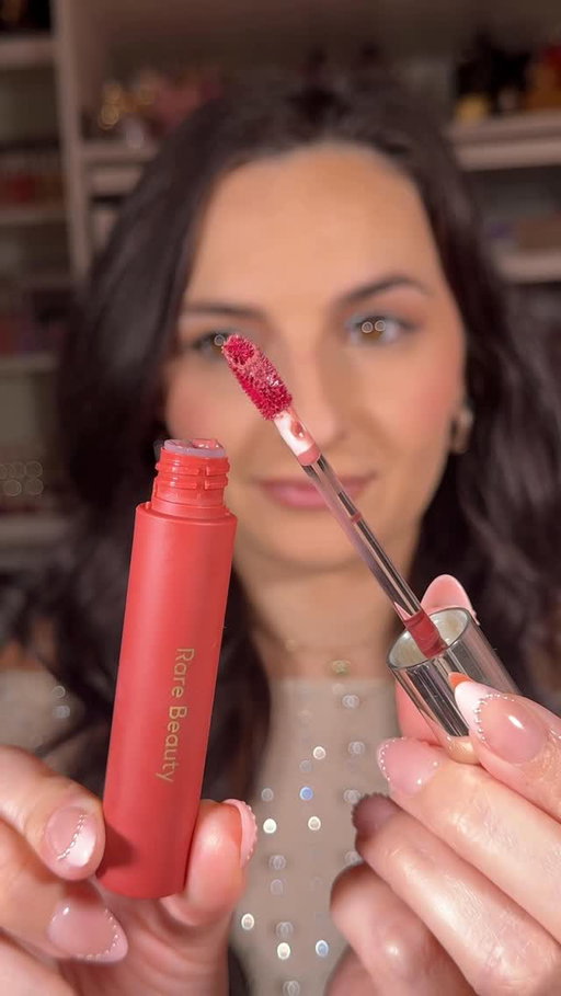 The Olympic Lip 🏅 worn by Olympic gold medalist Alysa Liu- she’s a Rare Beauty girl - using the Soft Pinch tinted lip oil in shade Delight
#rarebeauty #olympics #sephorahaul #lipoils #newmakeup