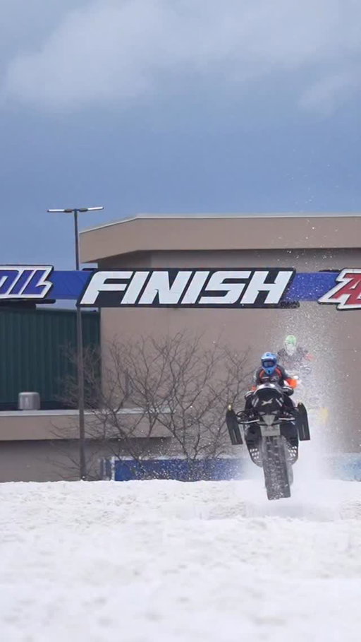 That’s probably the save of the day here in Salamanca 🤌🏼🗽

@jimmystanisich 
@snocross 
@scheuringspeedsports 
@snowmobileracingnetwork