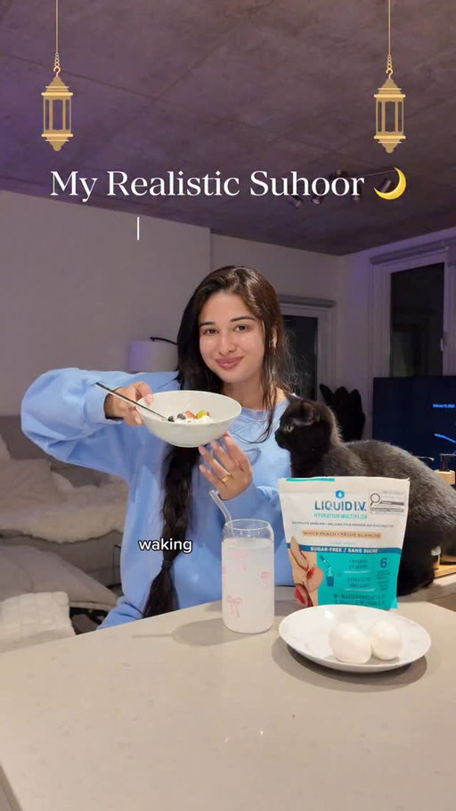 Realistic suhoor that keeps me full & hydrated all day 🤍✨ @liquidivcanada 

#RamadanRoutine #SuhoorIdeas #HealthyFasting #ad #LIVCANADAPARTNER