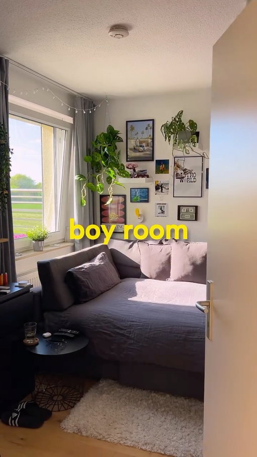 I started posting about this room exactly two years ago, so here’s a little throwback to some old room vibes 🫶🏼

#roominspiration #homeinspo #roomtour #interiordesign #bedroominspo