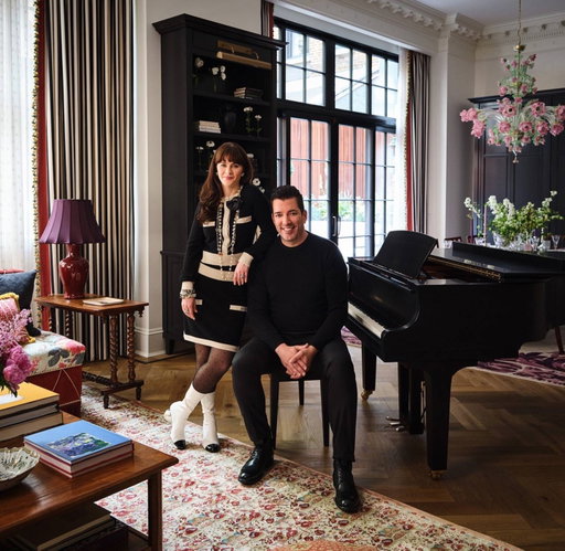 Jonathan and Zooey's maximalist NYC apartment is anything but boring. Head to the link in bio for all the exclusive design details. 

📷: Frank Frances