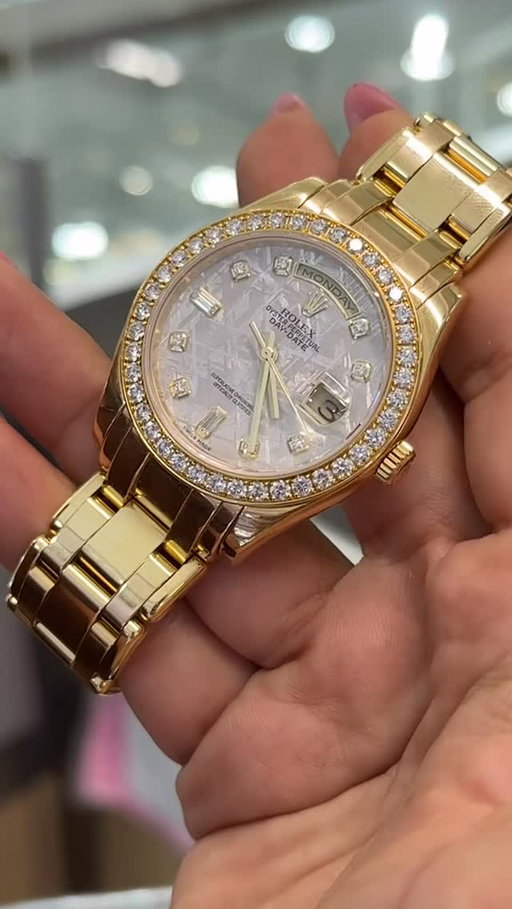 I had ONE HOUR to sell FOUR WATCHES🤯

#watchaddict #rolex #watchlover #luxury #entrepreneur