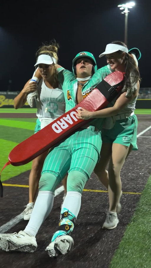 Loco Beach Lifeguards at your service 🛟🥥

#locobeachcoconuts #bananaball #thebeatles #lifeguardtower