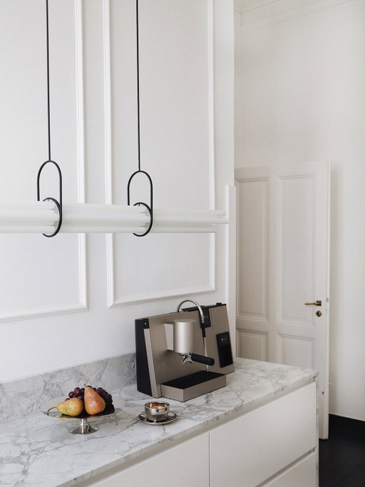 [werbung] My favorite morning ritual: a perfect espresso from the @ligre_official youn espresso machine ☕️ Schönes Wochenende 👋🏻 #interior #altbau #kitchendesign