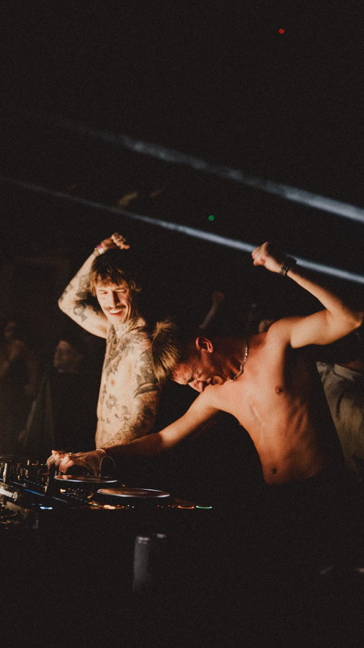 A powerhouse display of techno synergy. 

@azyr_music b2b @blk.luvs.u delivered an hour of uncompromising, merciless techno with energy that left us wanting more.