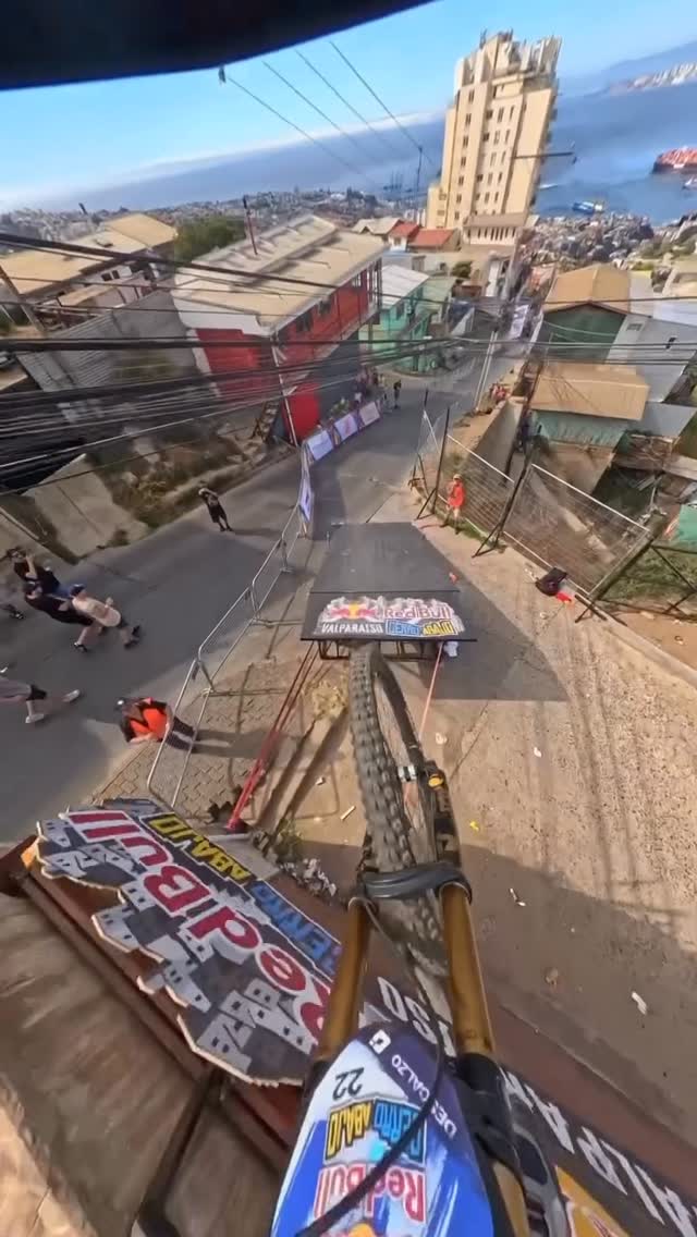POV: You’re at Red Bull Valparaiso Cerro Abajo 💨

🎥 @facudescalzo