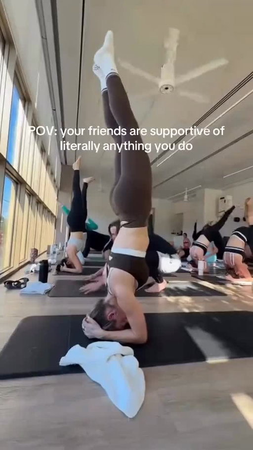 If the support isn’t @frraaancesca during heated yoga level - I don’t want it. 🧘🏼‍♀️🧚🏻✨

 The gasp synced too perfectly I couldn’t resist 🤣🤣🤣

#heated #yoga #headstand #fitness #funny