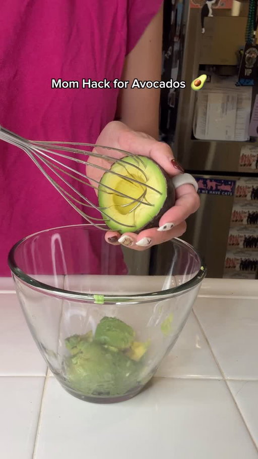 Did you know 👀 if you use a whisk on an avocado, you can easily cut it for guac, salad, or taco toppings? This mom hack is a game-changer for busy nights! 🥑