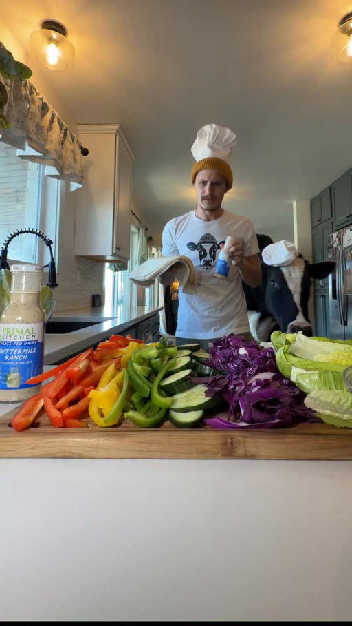 Trying to make a veggie wrap with Bruce and @primalkitchenfoods NEW dressings with grass-fed dairy #ad Find at Whole Foods stores.
#cow #brucethecow #farm #primalkitchen