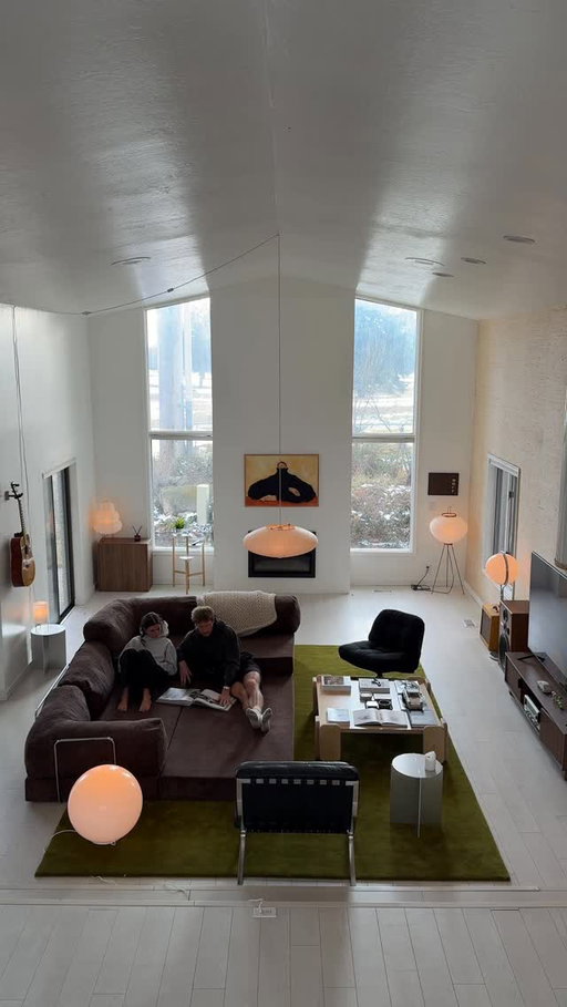 New couch from @omhu_cph is top tier 🏠🛋️