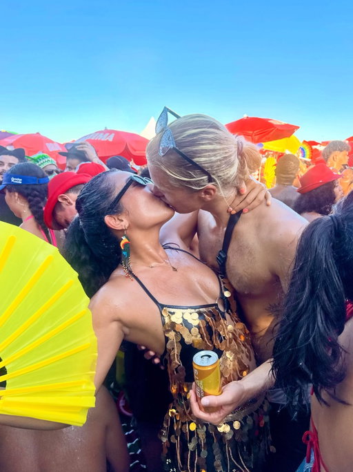 é carnaval no brasilllll 🇧🇷🎉💃🏻 where the only agenda is: dance, dance & DANCE SOME MORE!!! 

wake up, throw on as much glitter as humanly possible, chug a coconut water (health is wealth!!), maybe chow down a ham & cheese tortilla wrap while putting on a new sparkly outfit to run around in all day, then hit the streets alongside everybody else and their mamas ◡̈ 🌈✨ 

here in brazil — every BODY is a BODY. wear whatever YOU feel is beautiful. you don’t have to know the words to a song, just shake your hips. time does not exist. we celebrate ALL DAY. say hi to a stranger, heckkk, grab their hands and dance together!!! 

é tudo amorrrrr <3333 it’s all love!!!