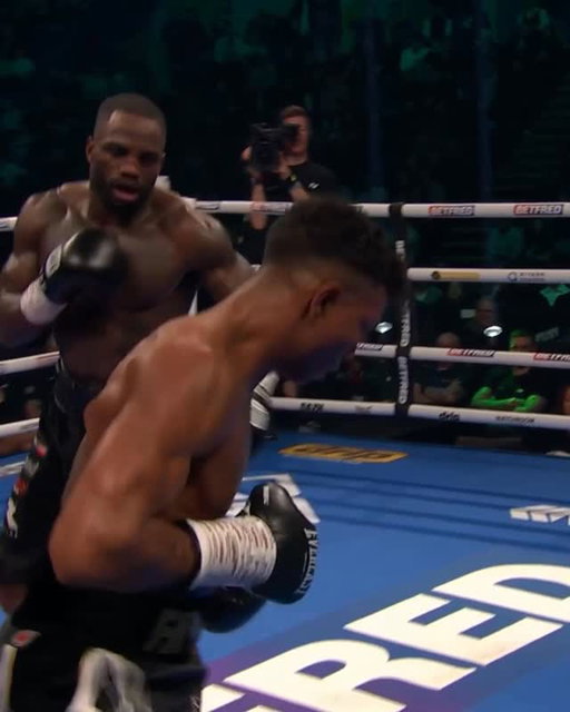 WHAT?! 😂 @officialbilalfawaz 

#DavisFawaz #WoodWarrington2